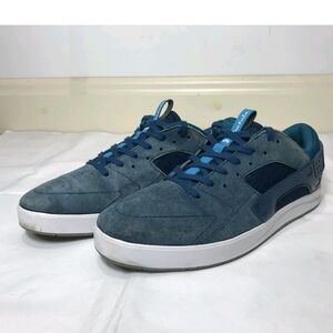 Nike Men's Blue and Dark Blue Sneakers